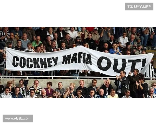 科特赖克球迷集体抗议要求主席辞职 引发舆论热议